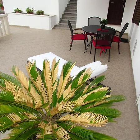 Seaview Beach Vila Neve 아파트 Sućuraj